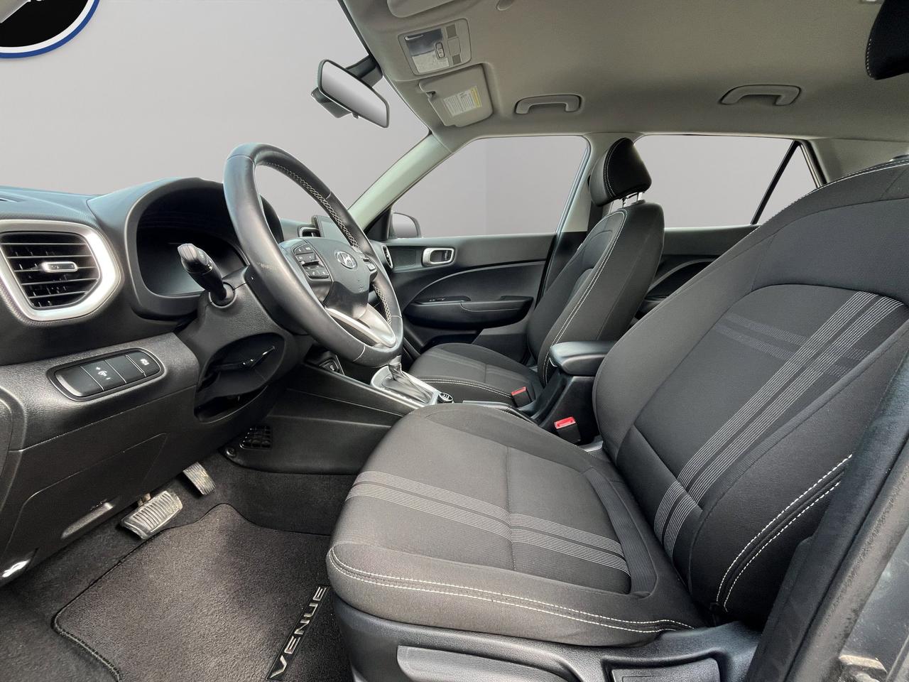2024 Hyundai Venue Preferred | Reverse Cam | Heated Seats Photo