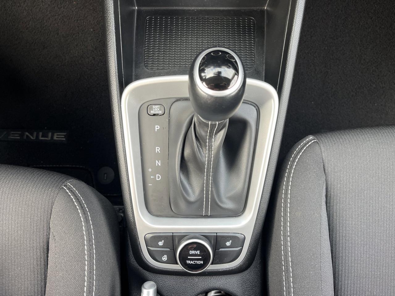 2024 Hyundai Venue Preferred | Reverse Cam | Heated Seats Photo
