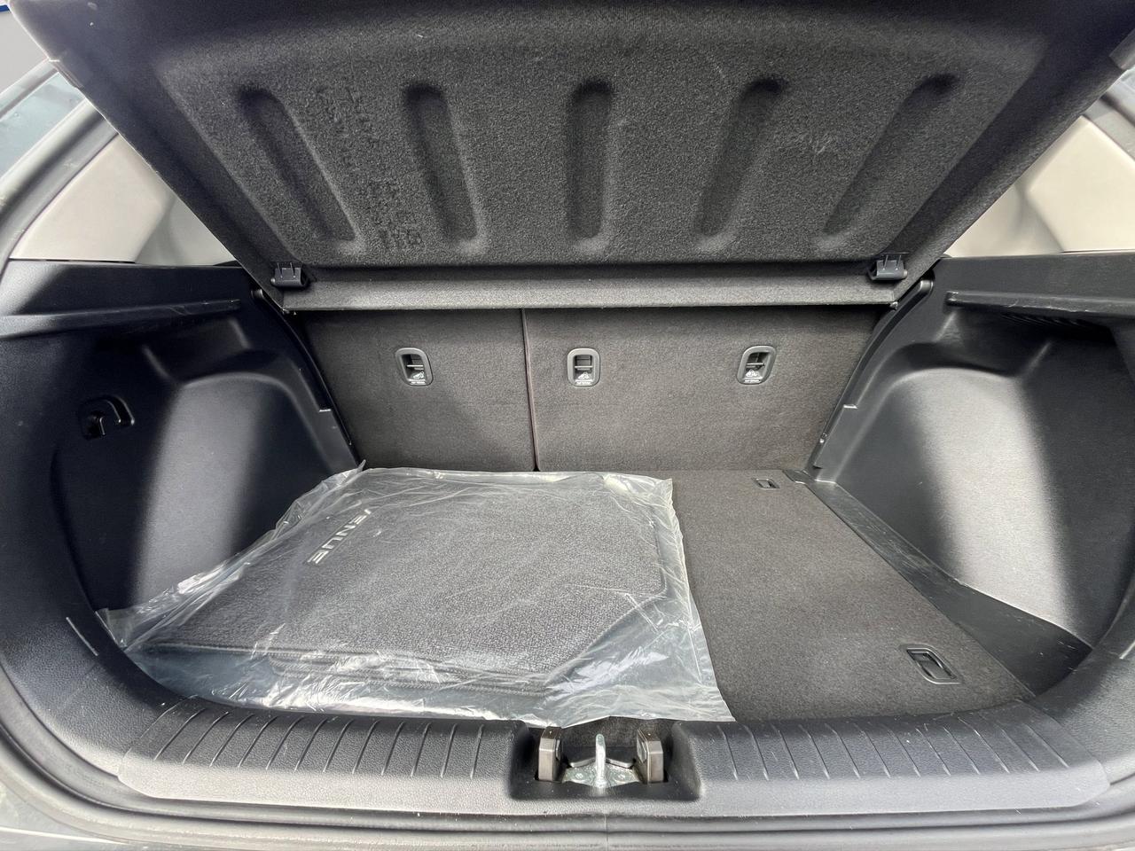 2024 Hyundai Venue Preferred | Reverse Cam | Heated Seats Photo