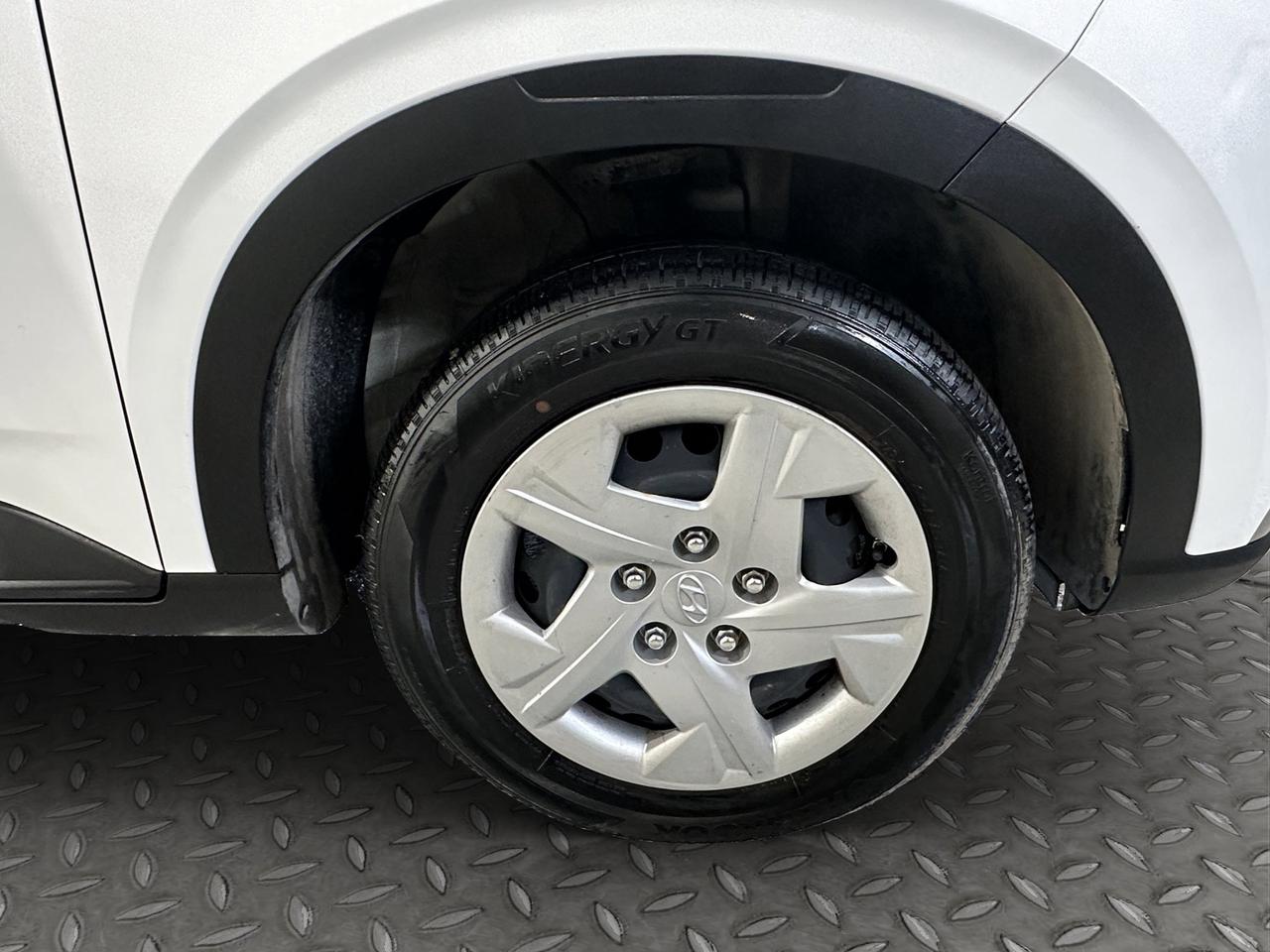 2024 Hyundai Venue Essential | Reverse Cam | Heated Seats Photo