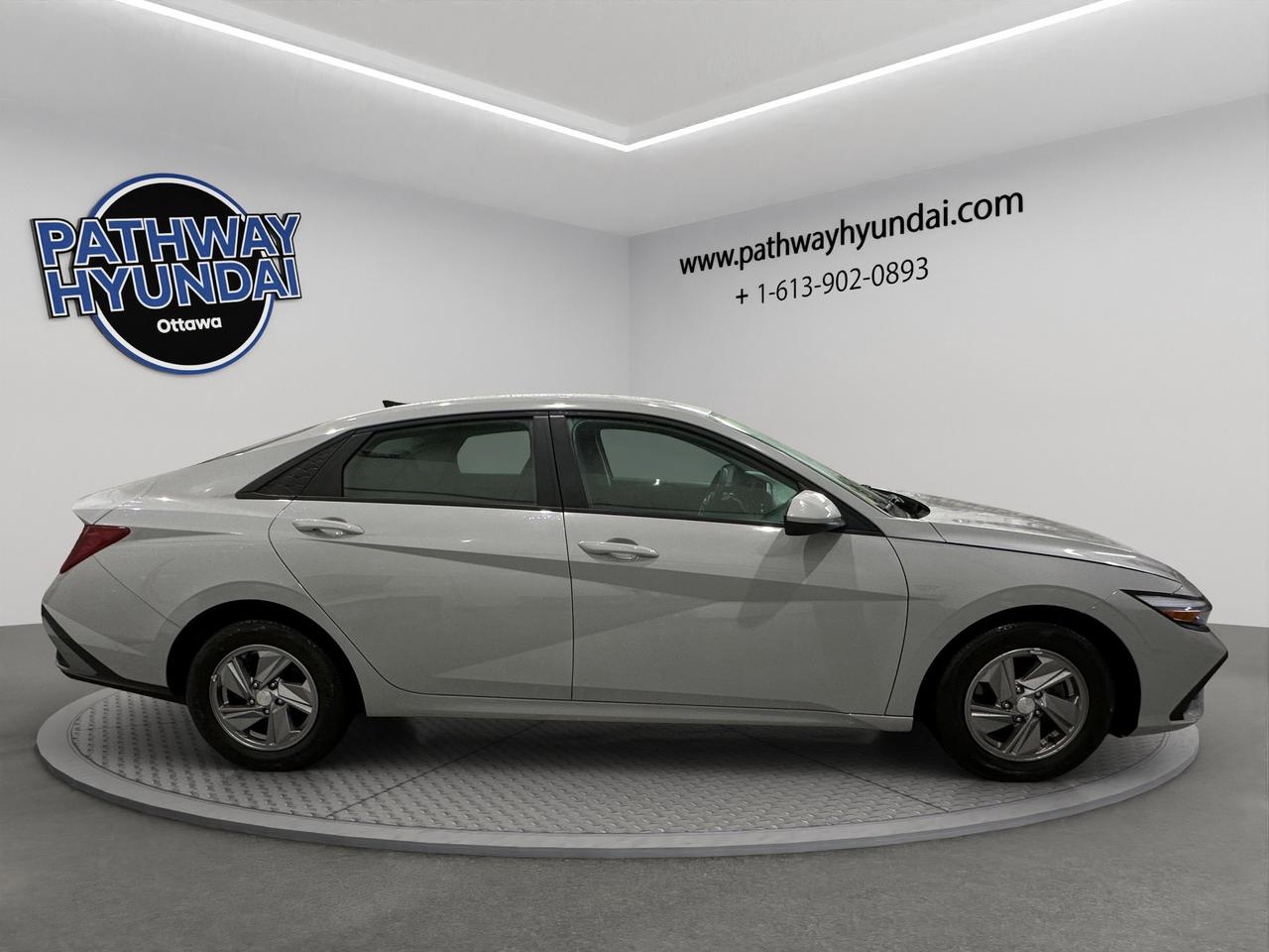 2025 Hyundai Elantra Essential | Reverse Cam | Heated Seats Photo2