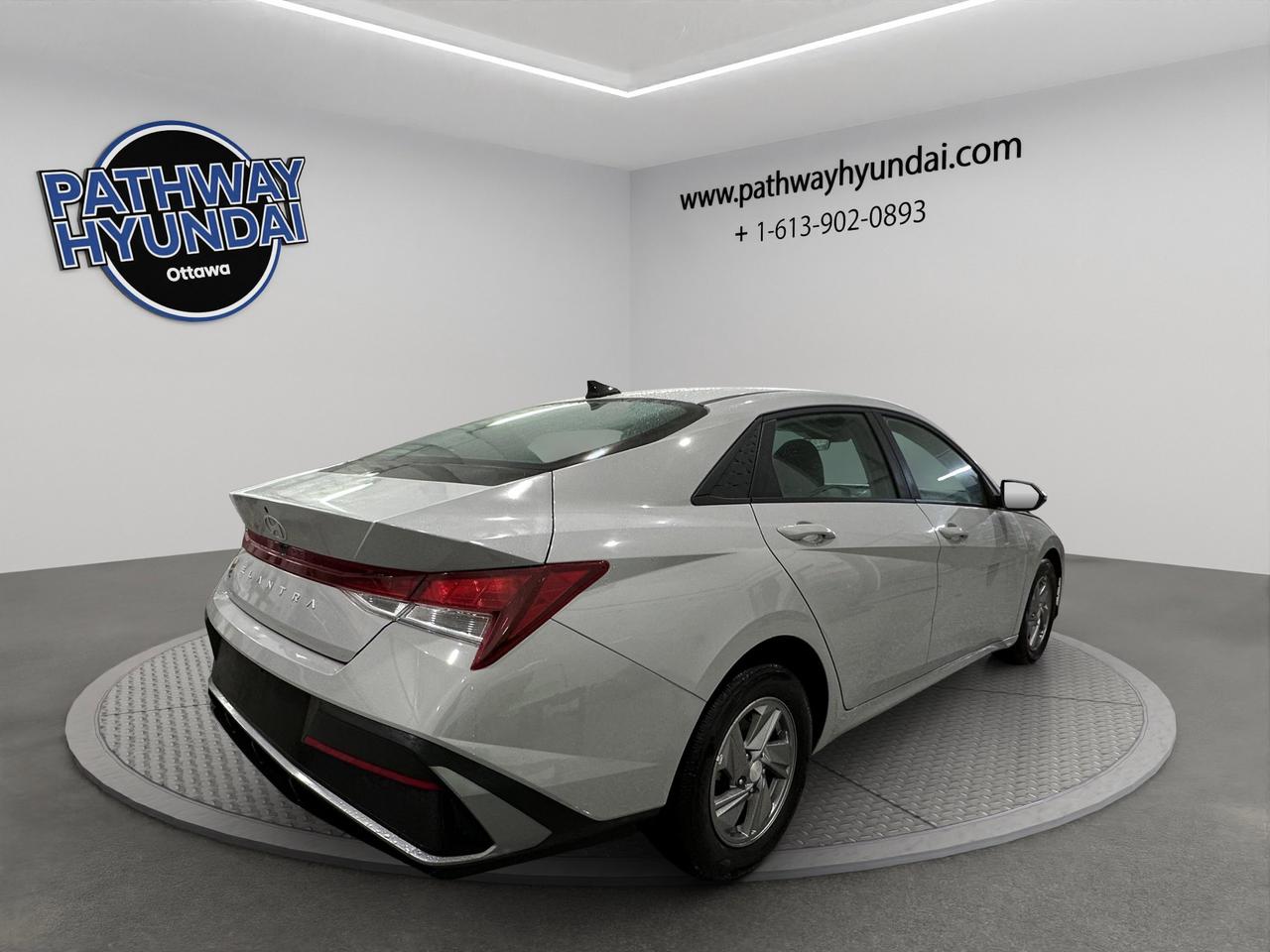 2025 Hyundai Elantra Essential | Reverse Cam | Heated Seats Photo3