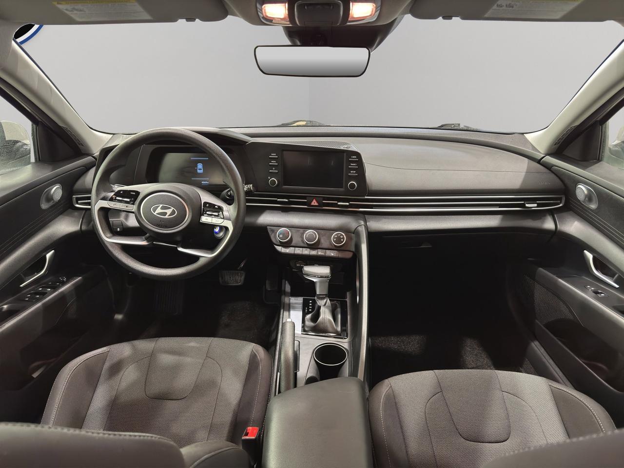 2025 Hyundai Elantra Essential | Reverse Cam | Heated Seats Photo
