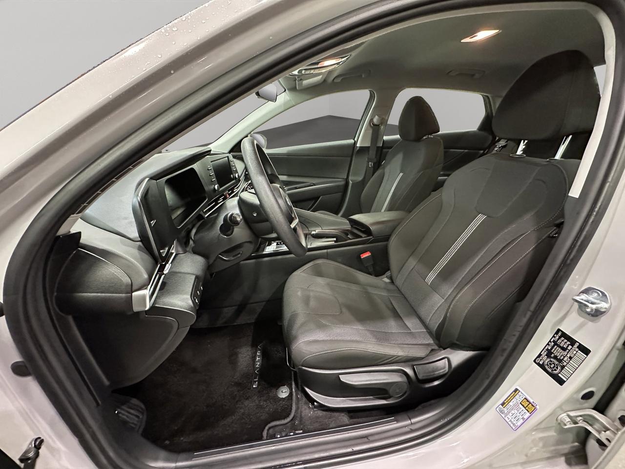 2025 Hyundai Elantra Essential | Reverse Cam | Heated Seats Photo