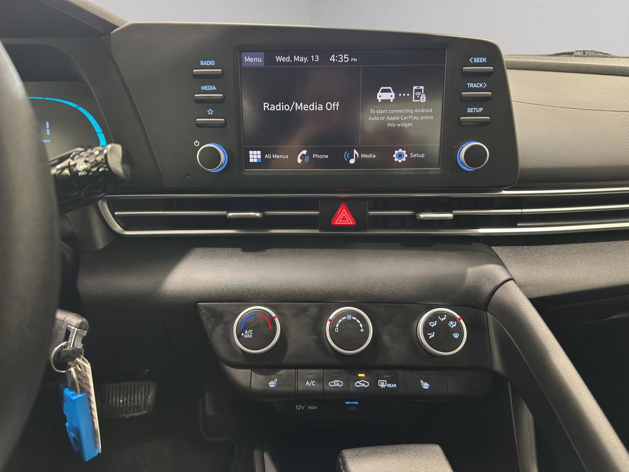2025 Hyundai Elantra Essential | Reverse Cam | Heated Seats Photo