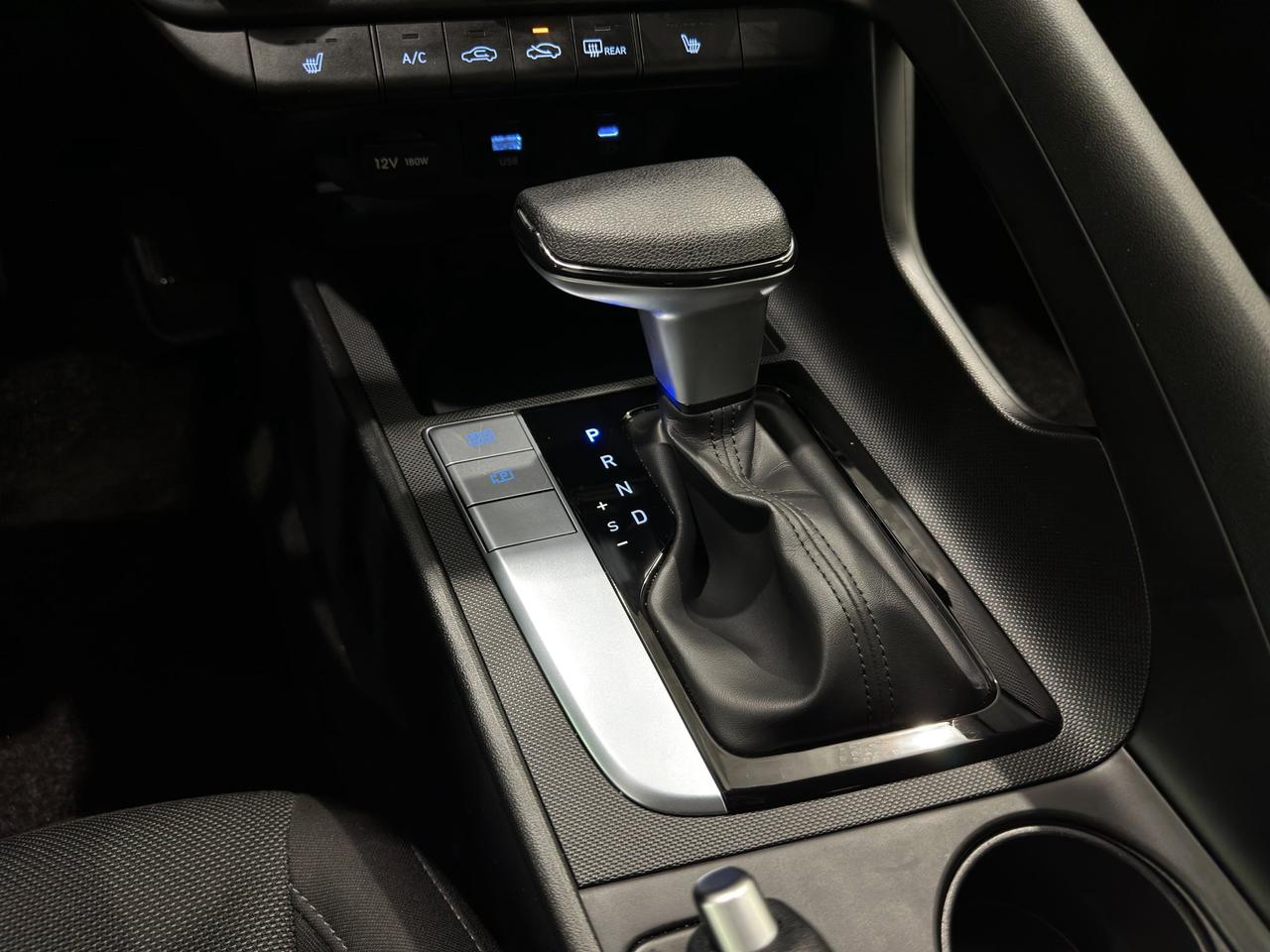 2025 Hyundai Elantra Essential | Reverse Cam | Heated Seats Photo