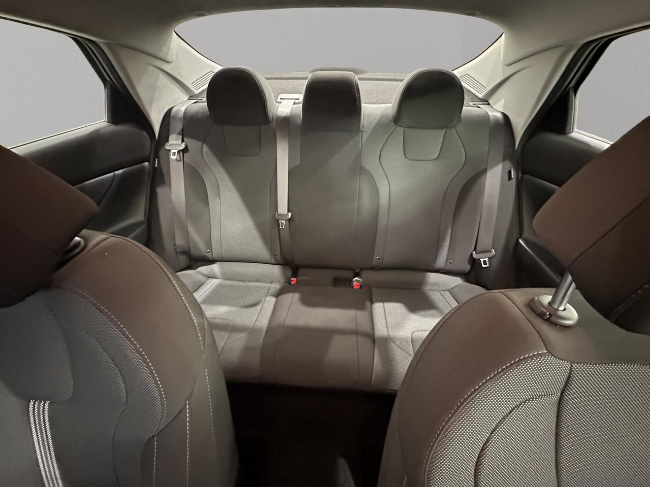 2025 Hyundai Elantra Essential | Reverse Cam | Heated Seats Photo