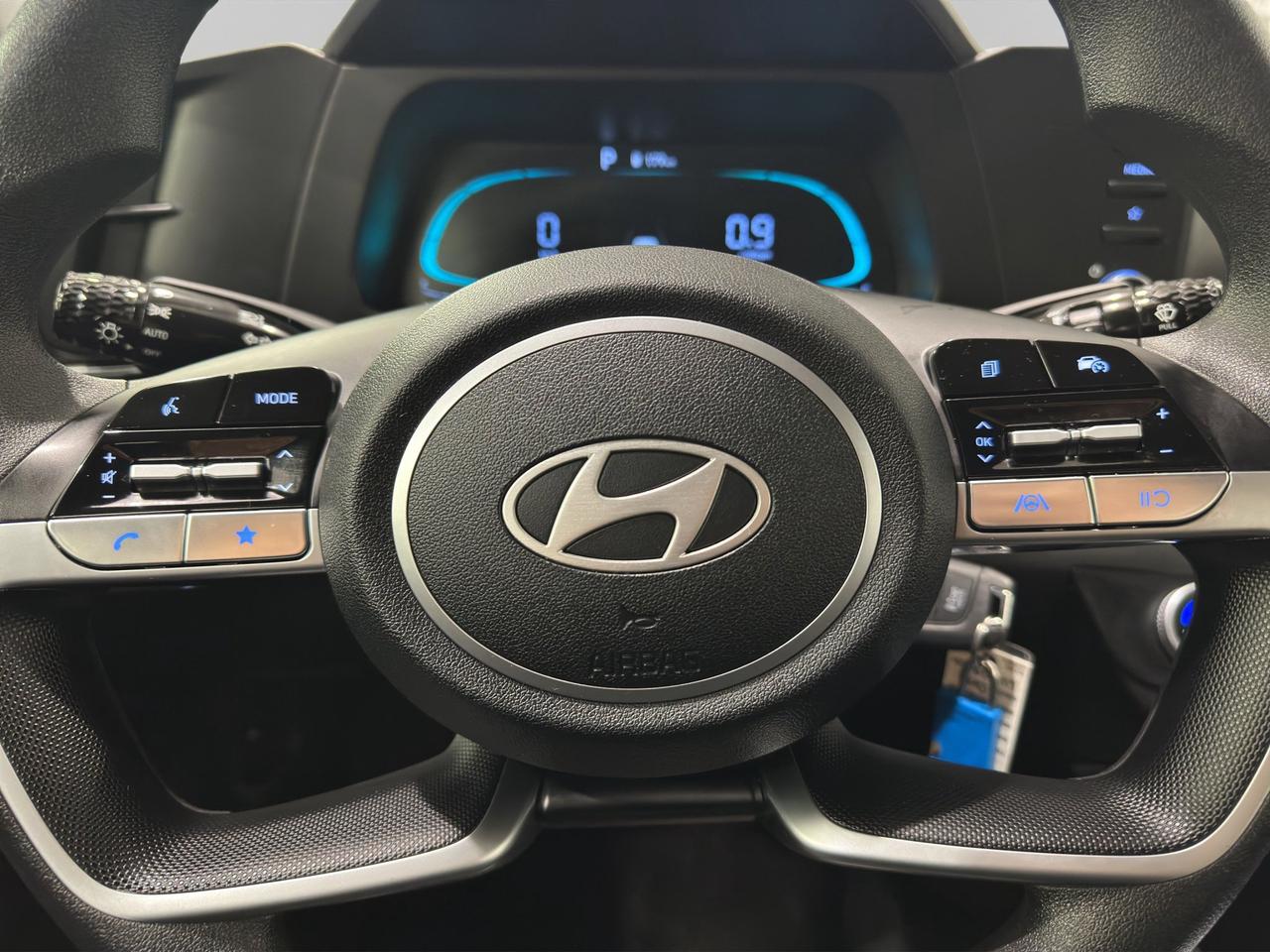 2025 Hyundai Elantra Essential | Reverse Cam | Heated Seats Photo
