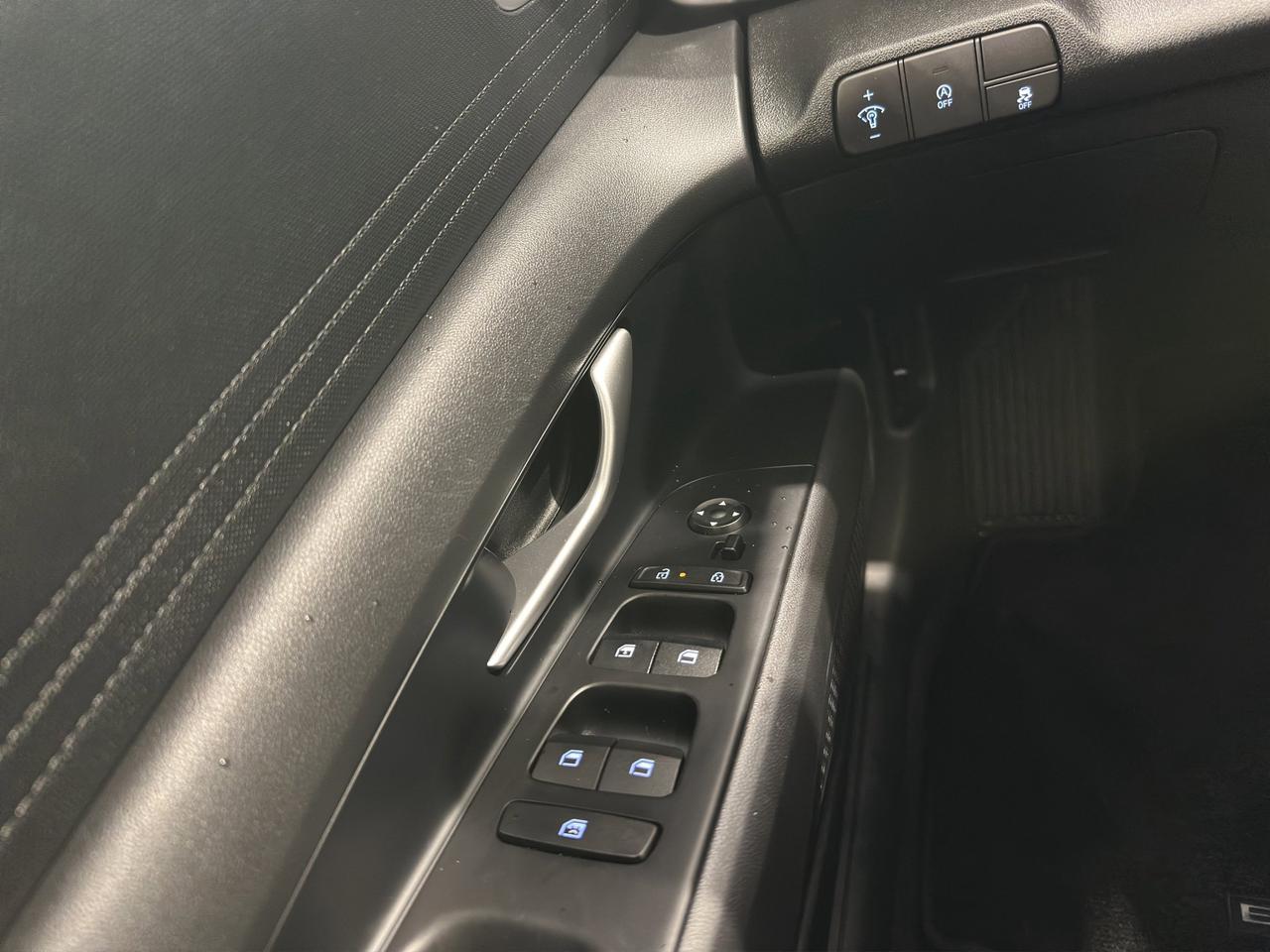 2025 Hyundai Elantra Essential | Reverse Cam | Heated Seats Photo