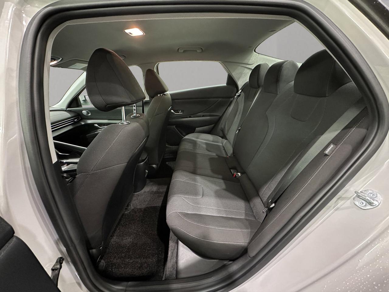 2025 Hyundai Elantra Essential | Reverse Cam | Heated Seats Photo