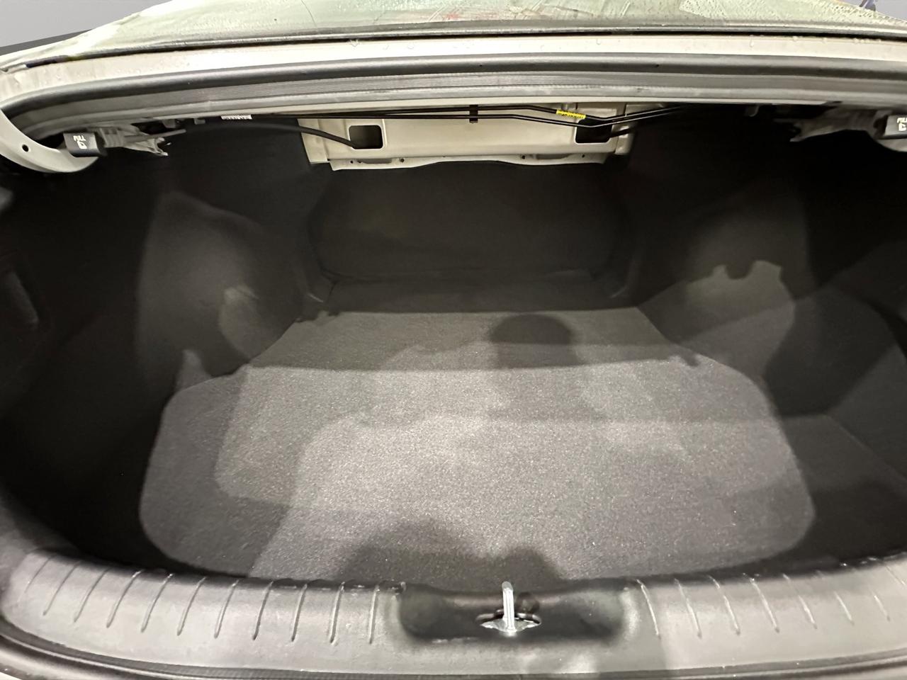 2025 Hyundai Elantra Essential | Reverse Cam | Heated Seats Photo
