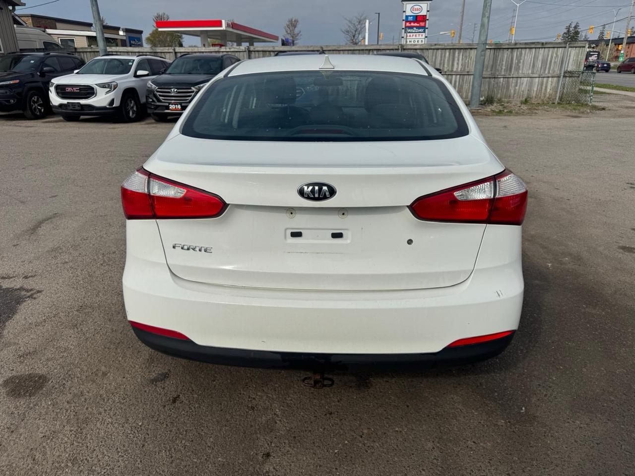 2016 Kia Forte LX, MANUAL, SEDAN, 4 CYL, GREAT ON FUEL, CERTIFIED Photo