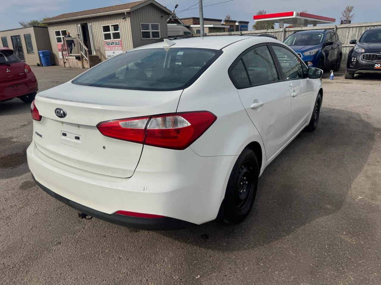 2016 Kia Forte LX, MANUAL, SEDAN, 4 CYL, GREAT ON FUEL, CERTIFIED Photo