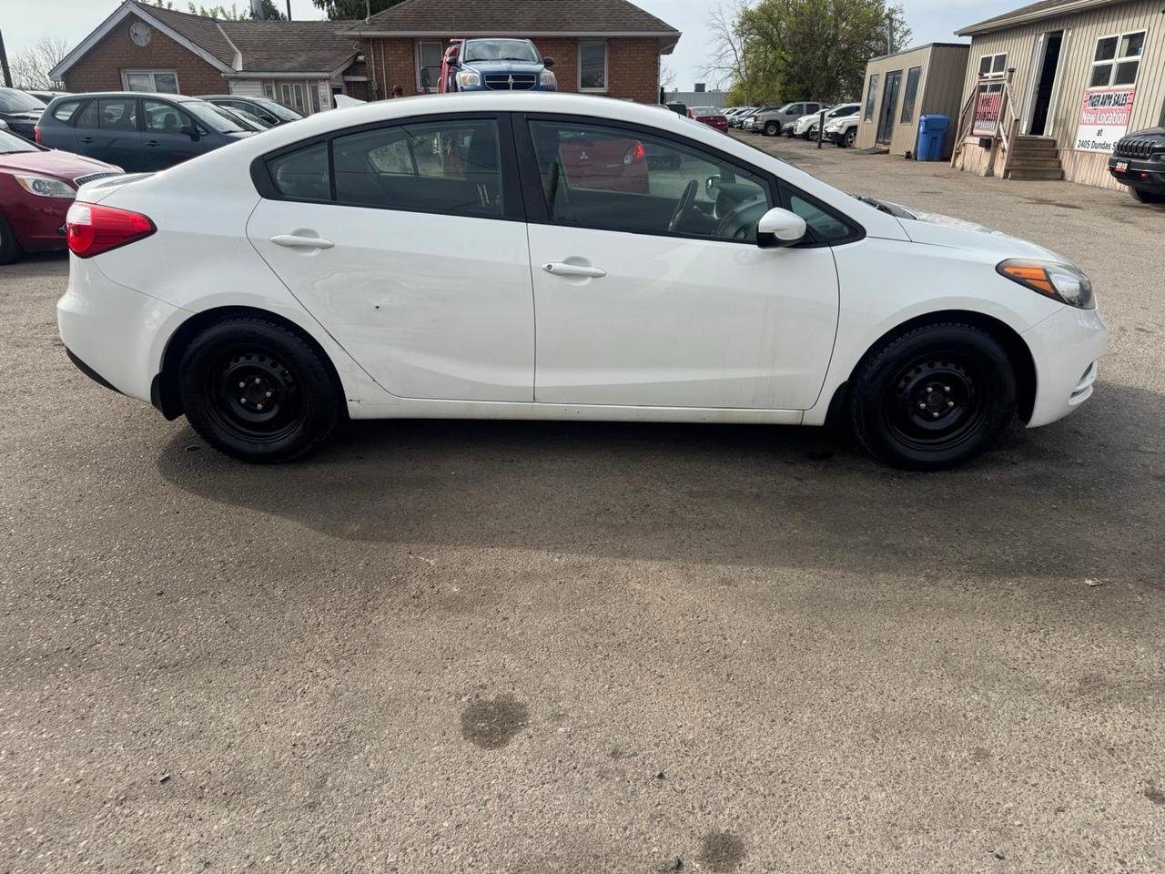 2016 Kia Forte LX, MANUAL, SEDAN, 4 CYL, GREAT ON FUEL, CERTIFIED Photo