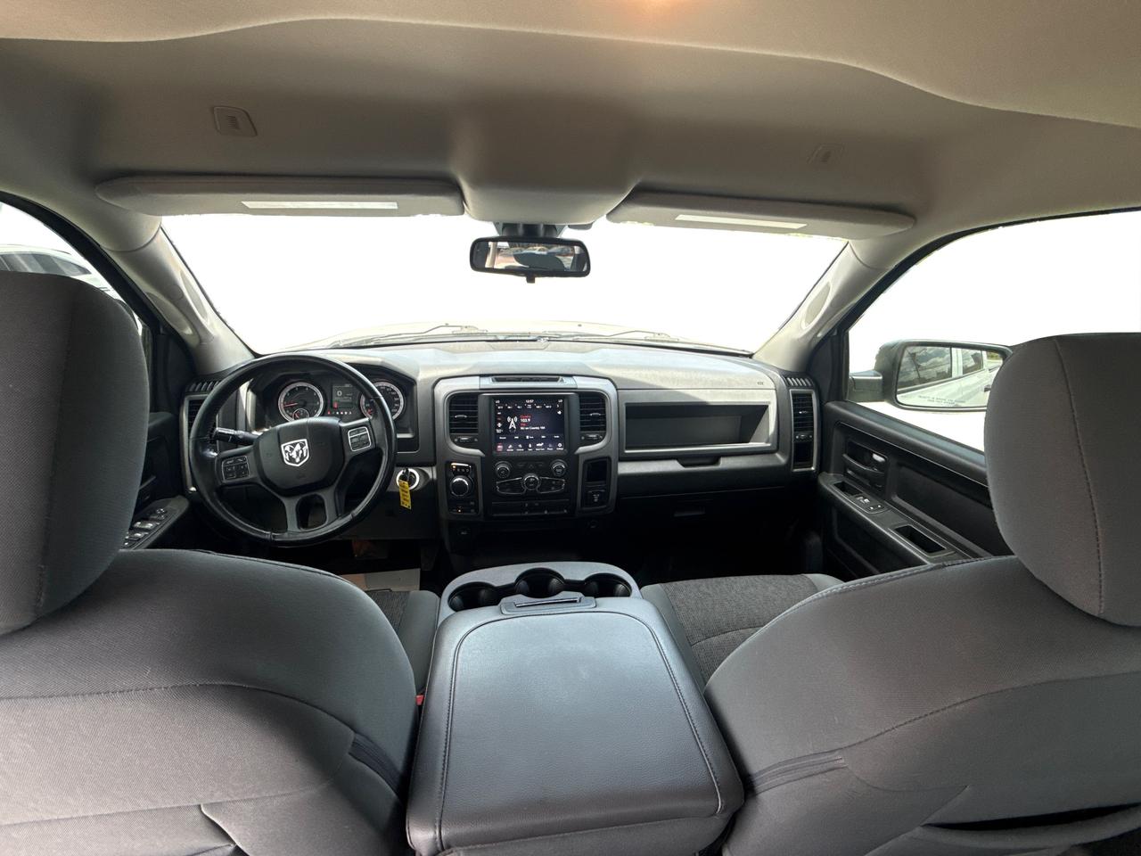 2020 RAM 1500 Classic Express 4x4 Crew Cab 5'7  Bx WE FINANCE ALL CREDIT Photo