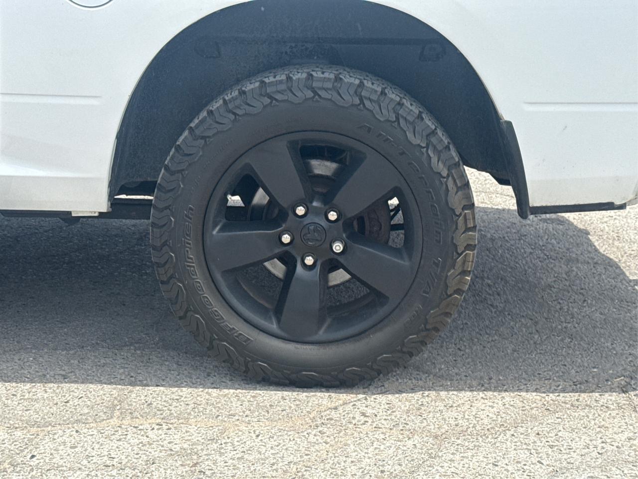 2020 RAM 1500 Classic Express 4x4 Crew Cab 5'7  Bx WE FINANCE ALL CREDIT Photo