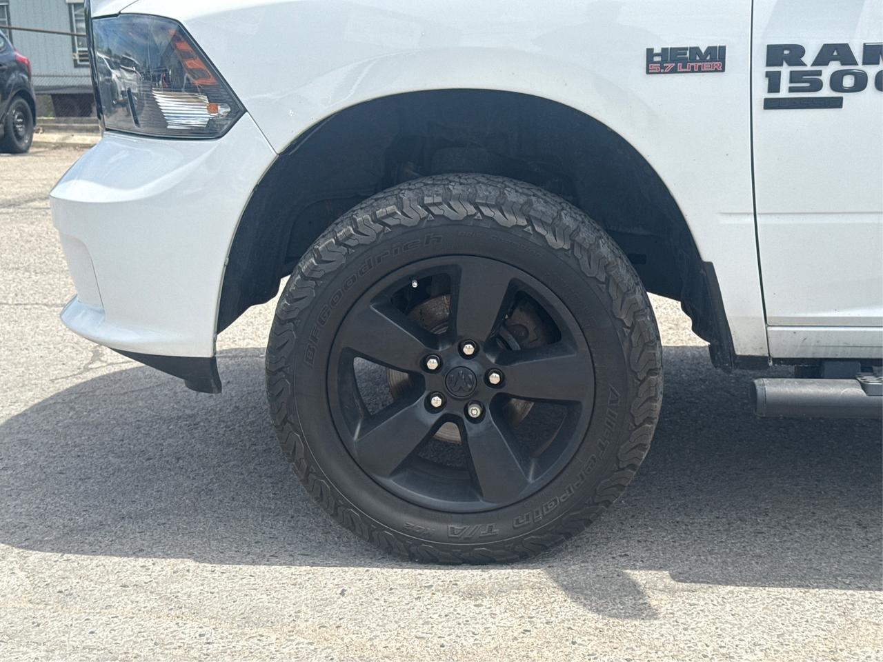 2020 RAM 1500 Classic Express 4x4 Crew Cab 5'7  Bx WE FINANCE ALL CREDIT Photo