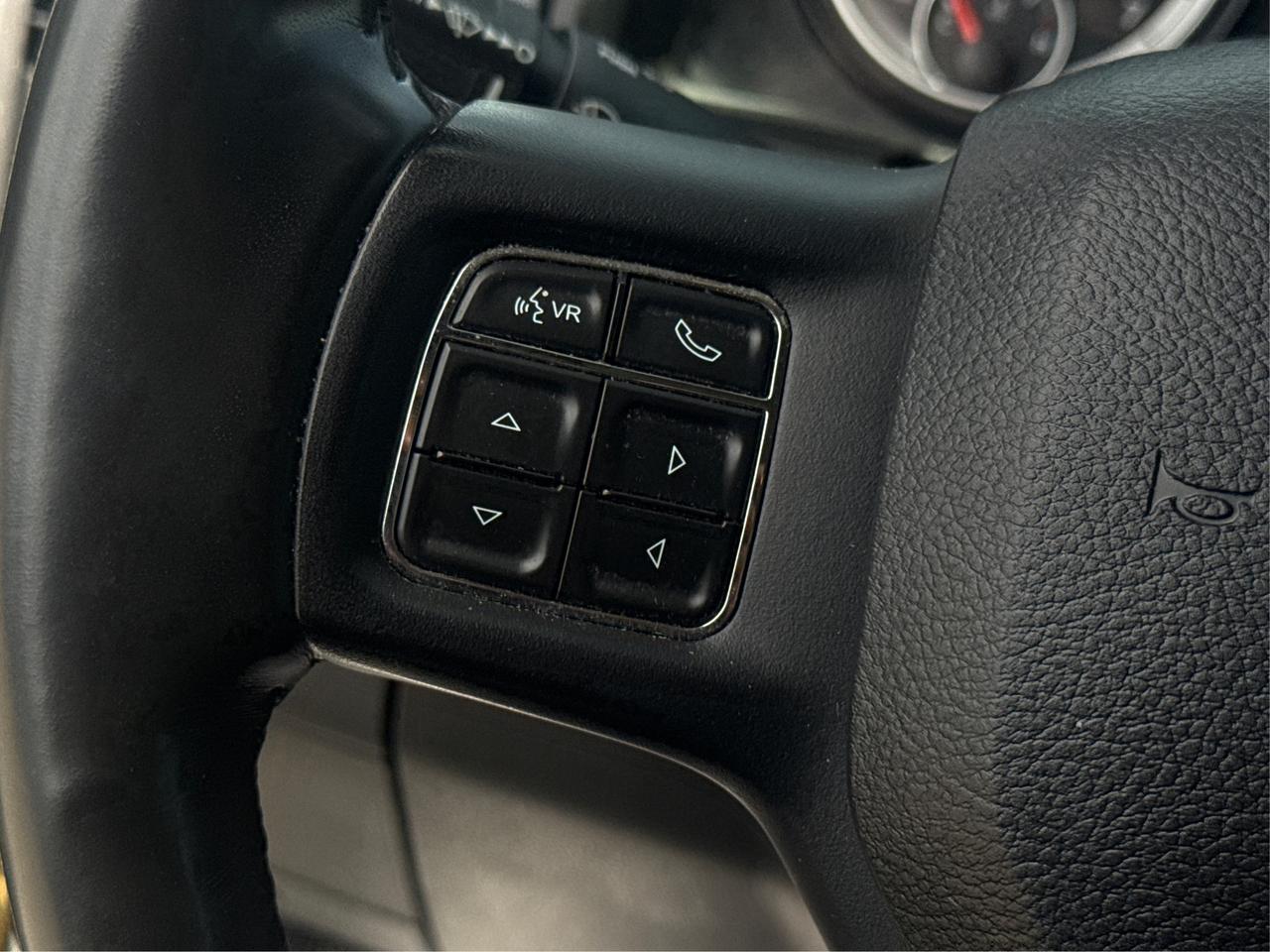 2020 RAM 1500 Classic Express 4x4 Crew Cab 5'7  Bx WE FINANCE ALL CREDIT Photo