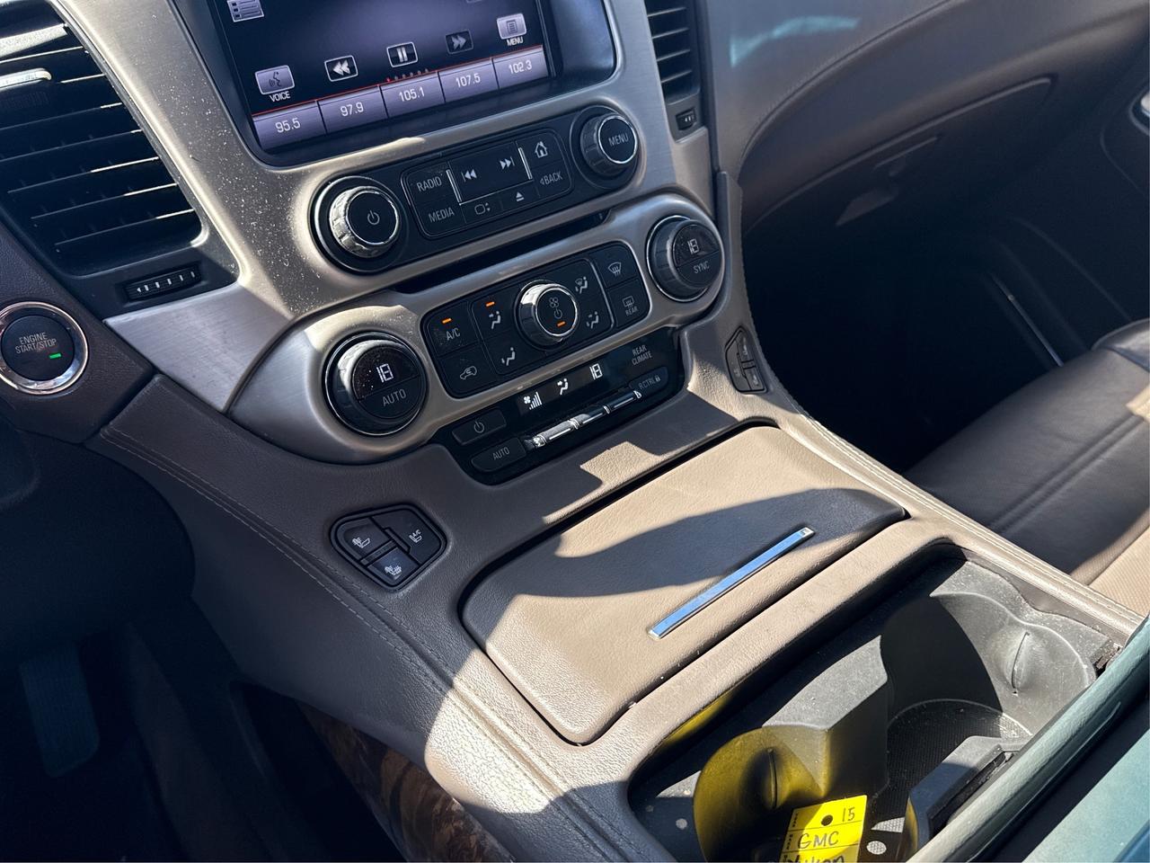 2015 GMC Yukon XL CERTIFIED NAV LEATHER ROOF WE FINANCE ALL CREDIT Photo
