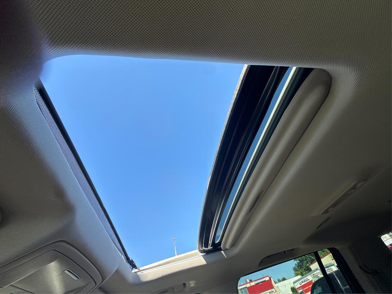 2015 GMC Yukon XL CERTIFIED NAV LEATHER ROOF WE FINANCE ALL CREDIT Photo