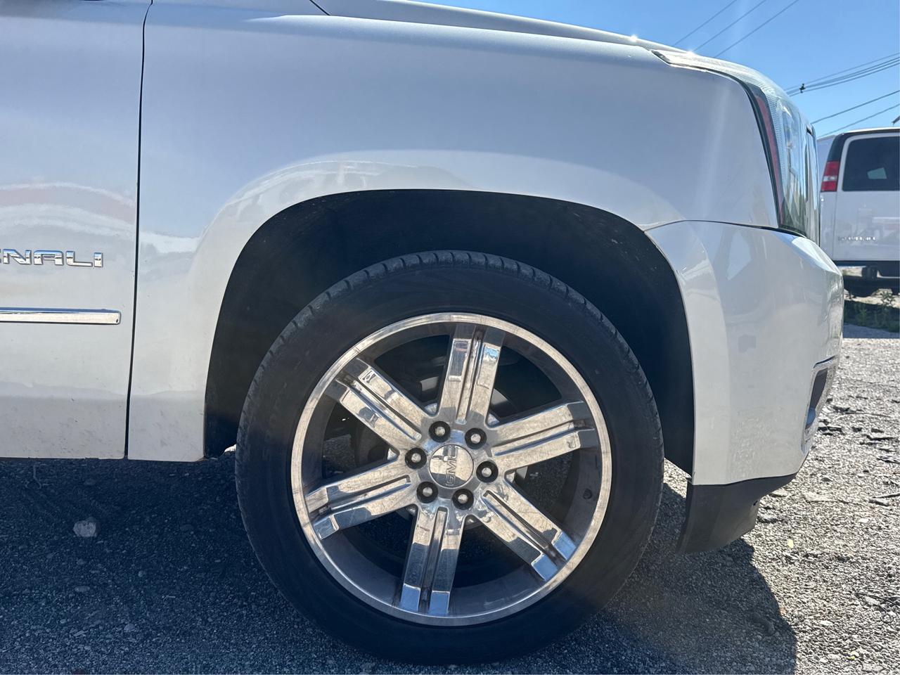 2015 GMC Yukon XL CERTIFIED NAV LEATHER ROOF WE FINANCE ALL CREDIT Photo