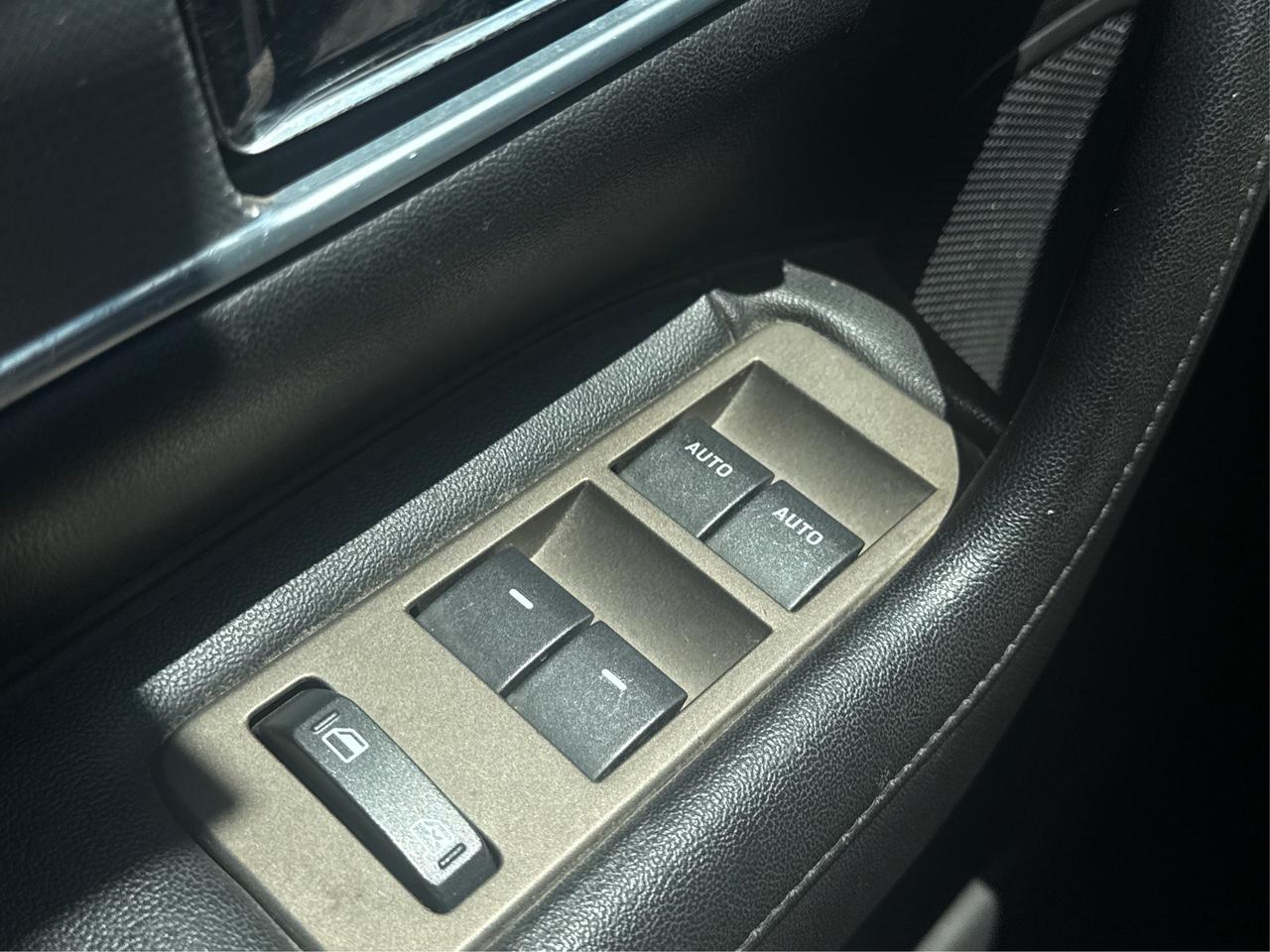 2012 Lincoln MKX MUST SEE NAV LEATHER ROOF WE FINANCE ALL CREDIT Photo