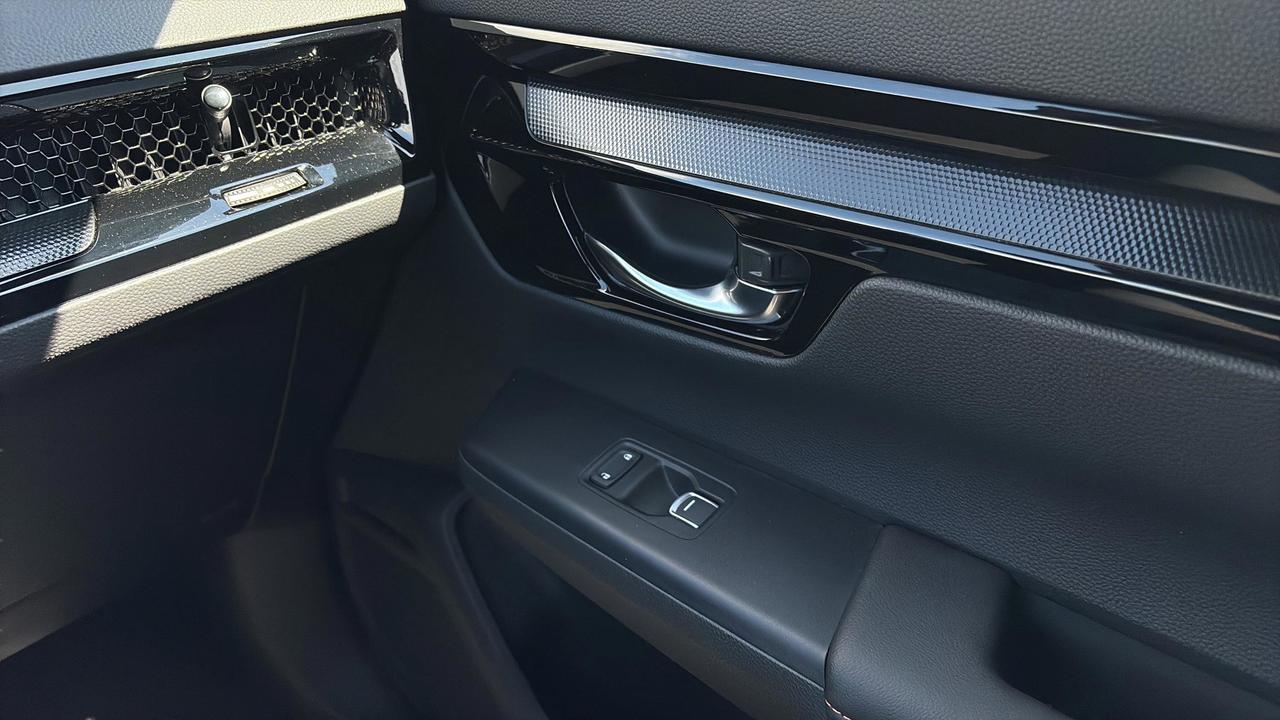 2025 Honda CR-V Hybrid Touring AWD Photo