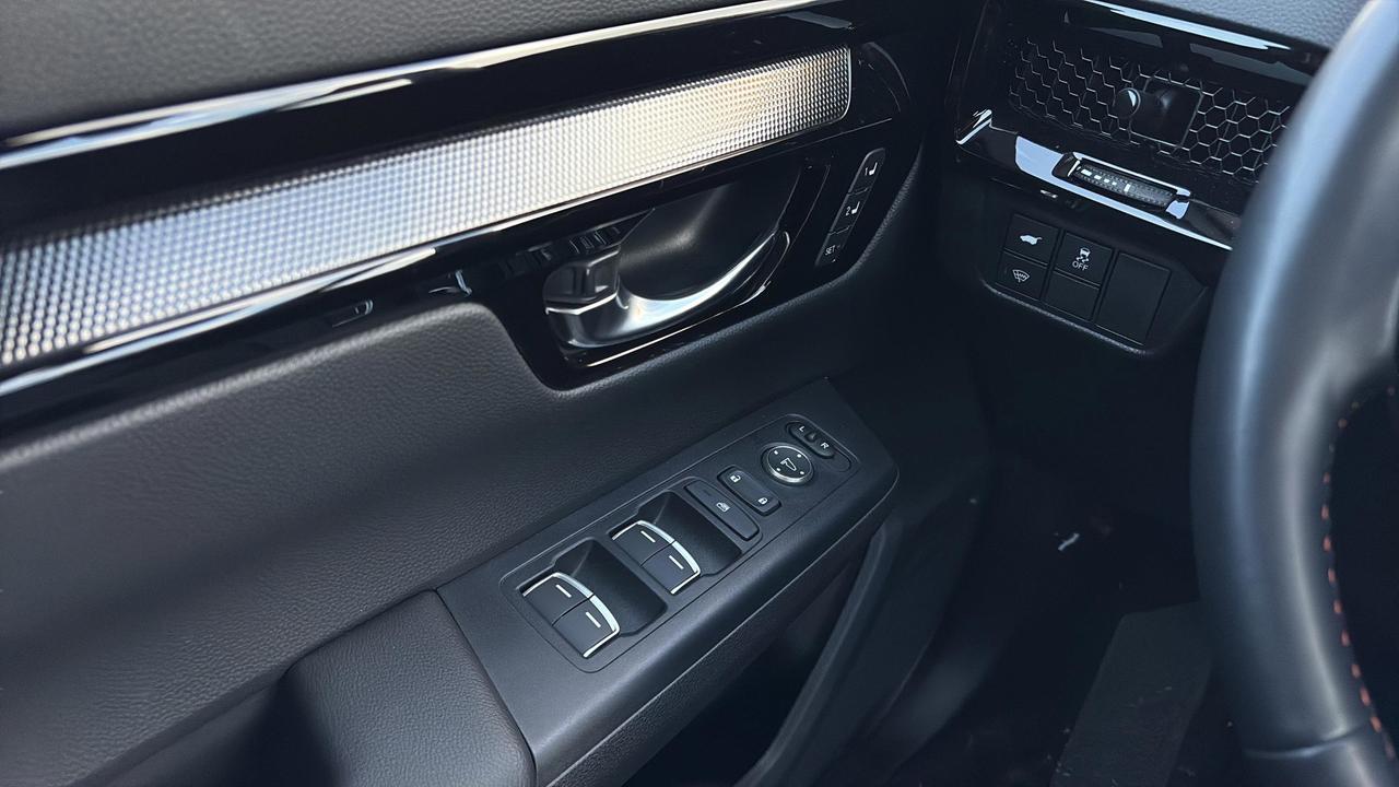 2025 Honda CR-V Hybrid Touring AWD Photo