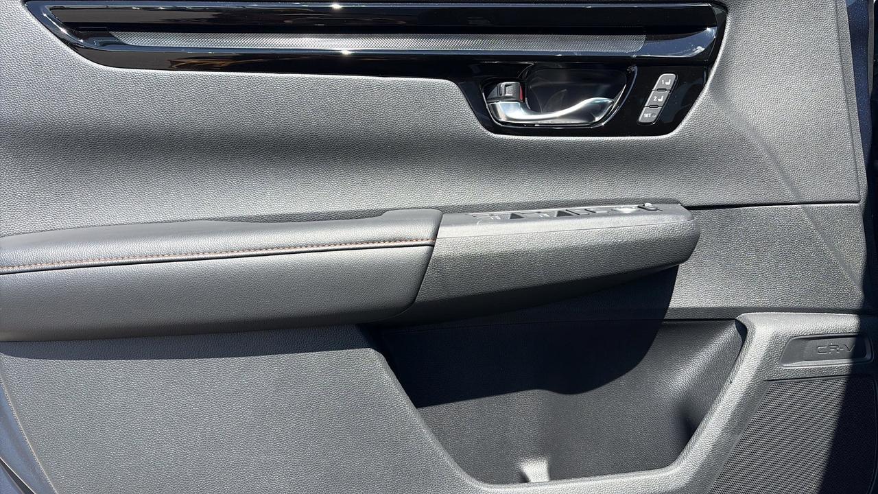 2025 Honda CR-V Hybrid Touring AWD Photo