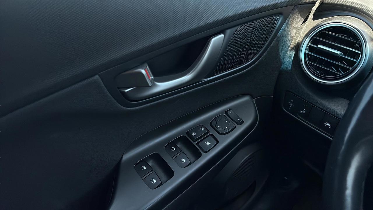 2021 Hyundai KONA 2.0L Luxury AWD Photo