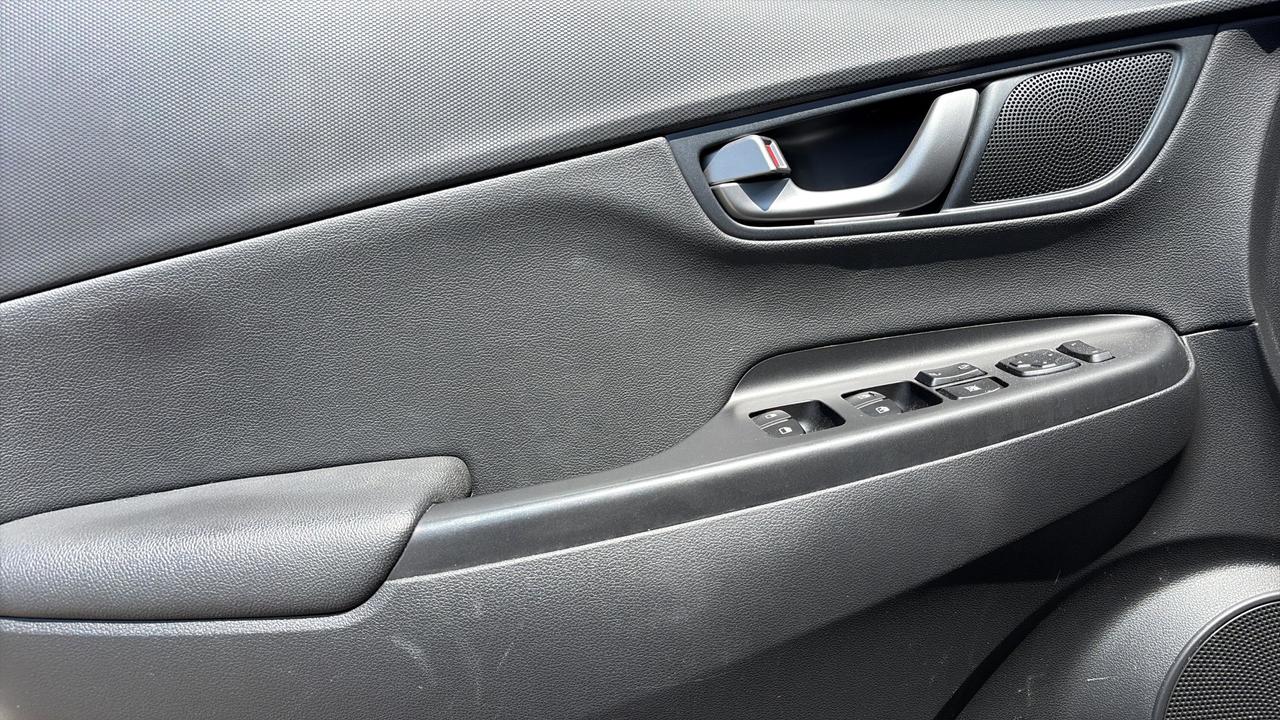 2021 Hyundai KONA 2.0L Luxury AWD Photo
