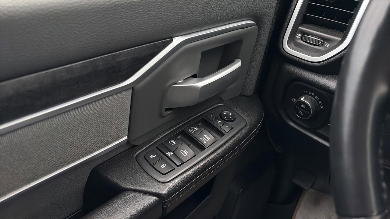 2020 RAM 3500 Big Horn 4x4 Crew Cab 8' Box Photo