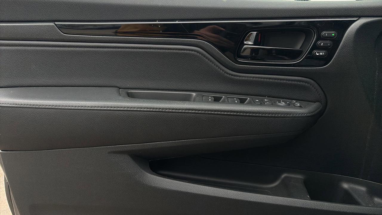 2024 Honda Odyssey Touring Auto Photo