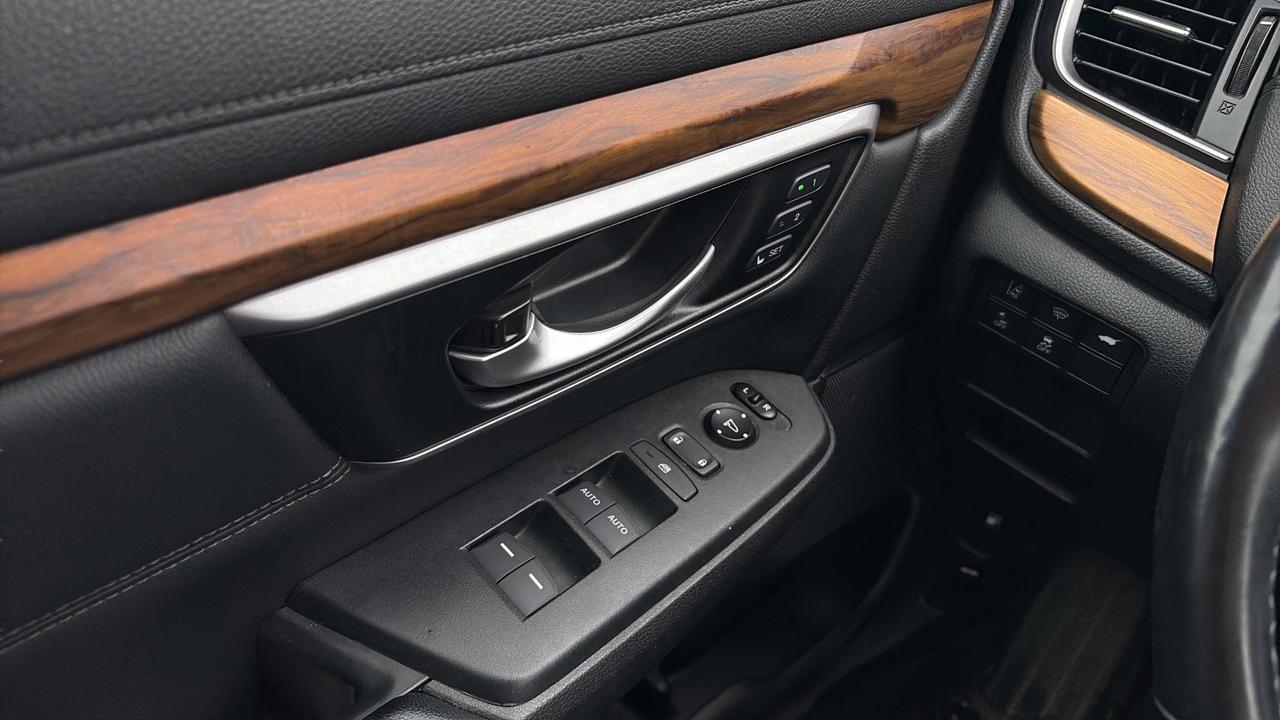 2017 Honda CR-V AWD 5dr Touring Photo