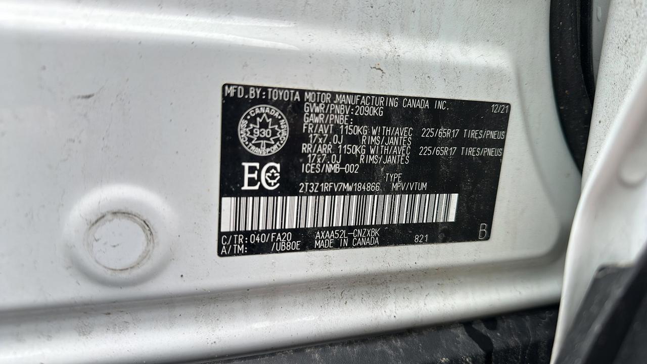 2021 Toyota RAV4 LE FWD Photo