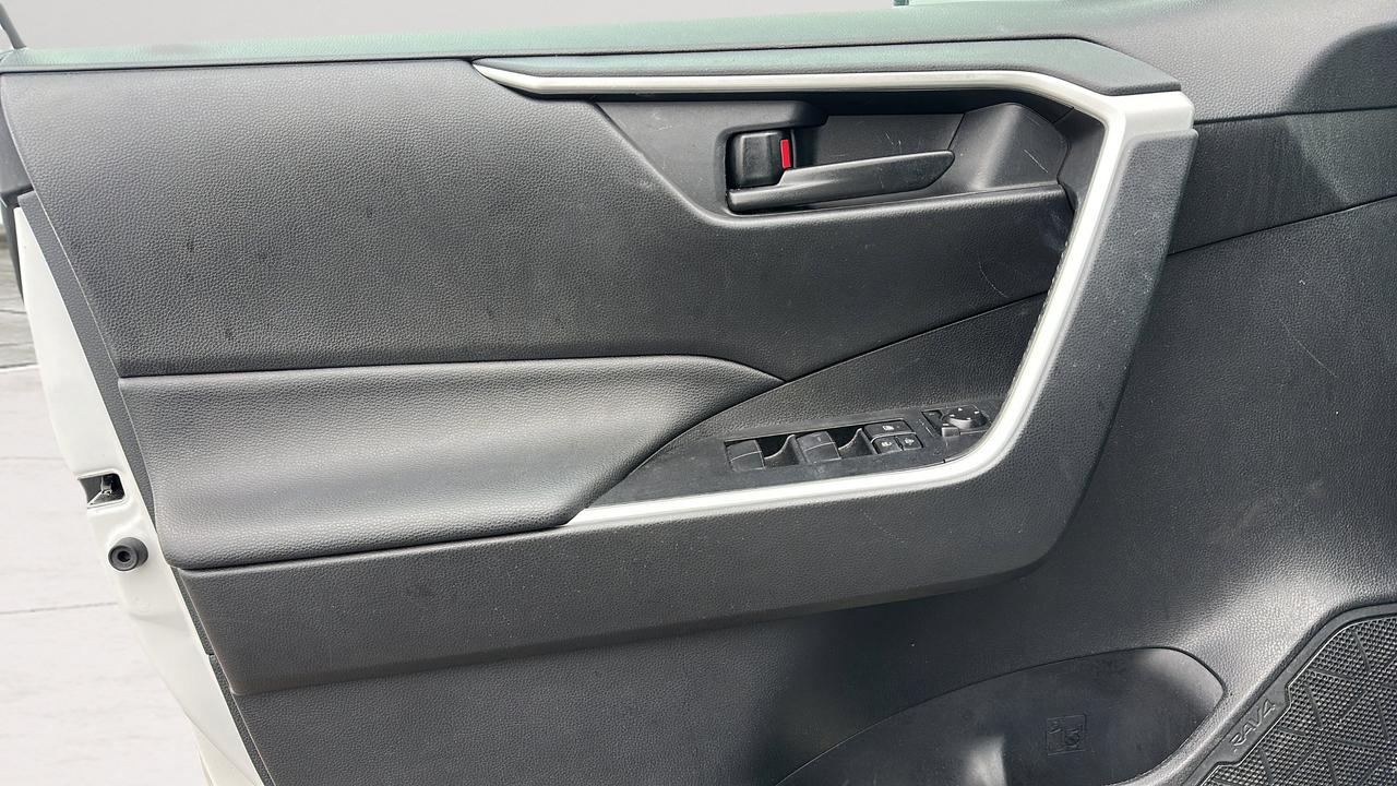 2021 Toyota RAV4 LE FWD Photo