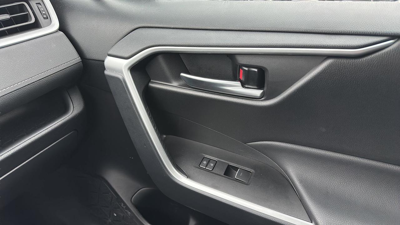 2025 Toyota RAV4 XLE AWD Photo
