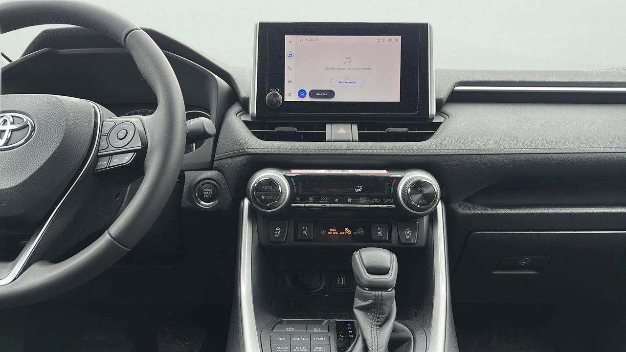 2025 Toyota RAV4 XLE AWD Photo