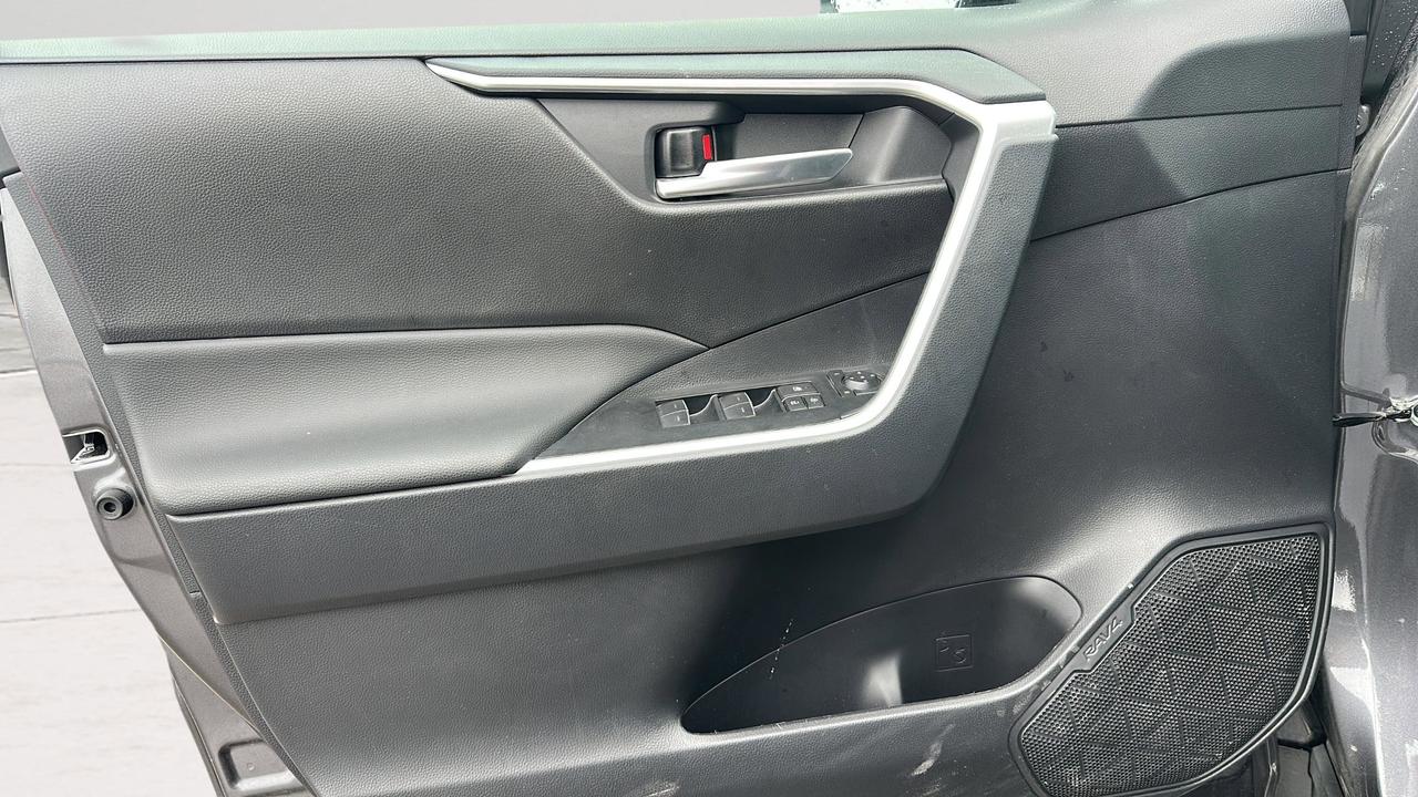 2025 Toyota RAV4 XLE AWD Photo