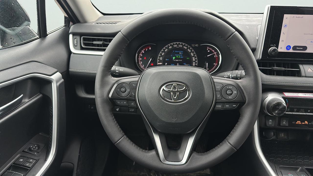 2025 Toyota RAV4 XLE AWD Photo