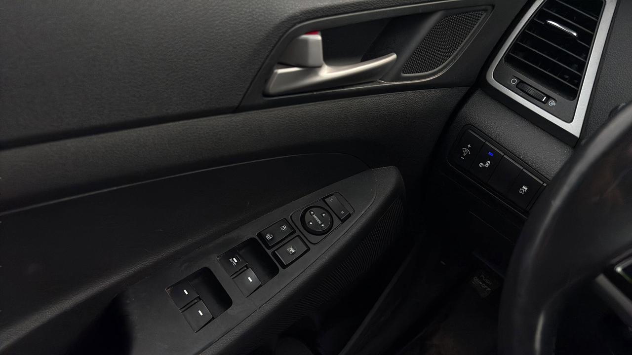 2018 Hyundai Tucson 2.0L SE AWD Photo
