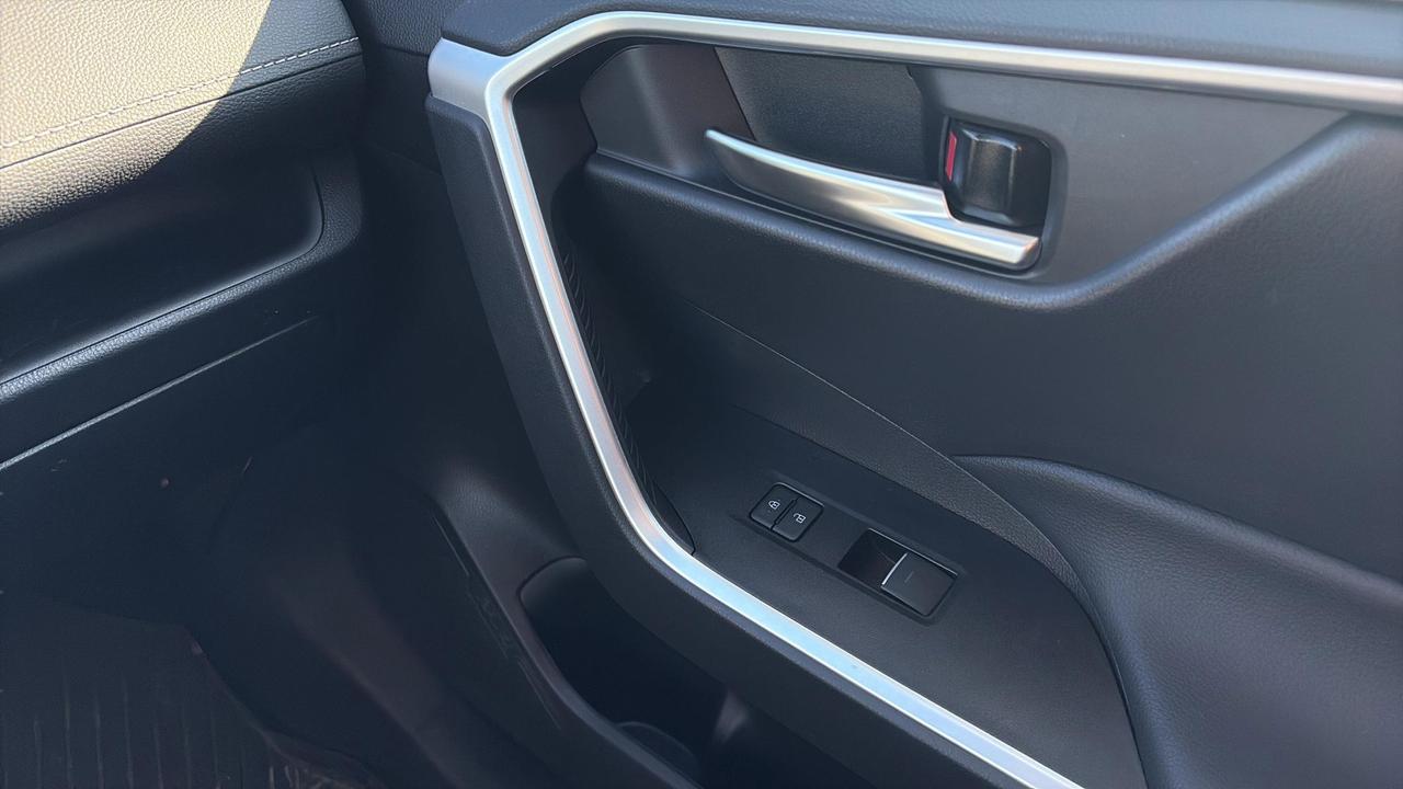 2025 Toyota RAV4 XLE AWD Photo