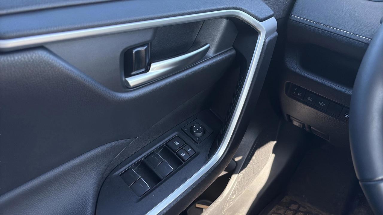 2025 Toyota RAV4 XLE AWD Photo