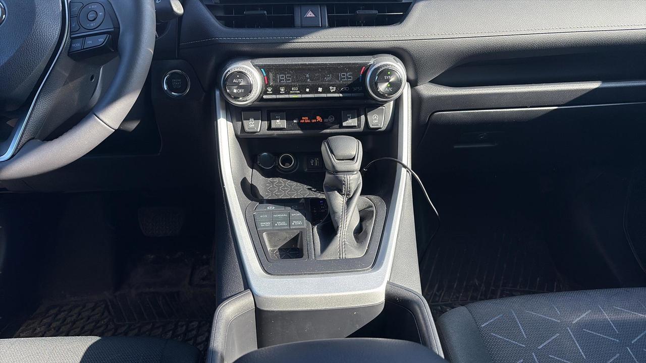 2025 Toyota RAV4 XLE AWD Photo