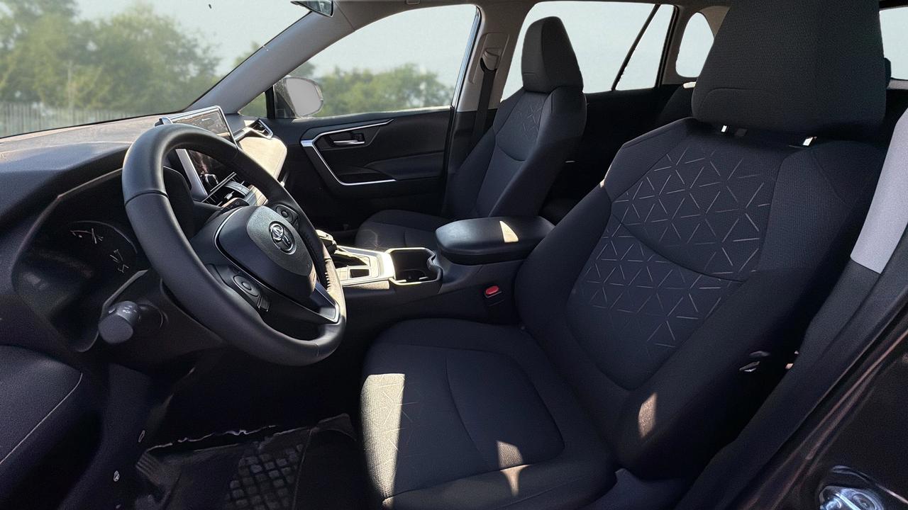 2025 Toyota RAV4 XLE AWD Photo