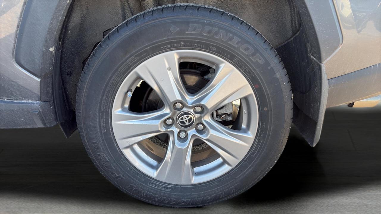 2025 Toyota RAV4 XLE AWD Photo