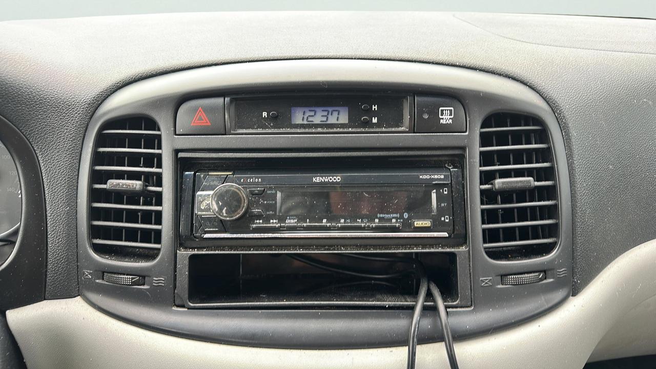 2010 Hyundai Accent 4dr Sdn Auto GL Photo