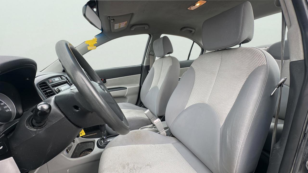 2010 Hyundai Accent 4dr Sdn Auto GL Photo
