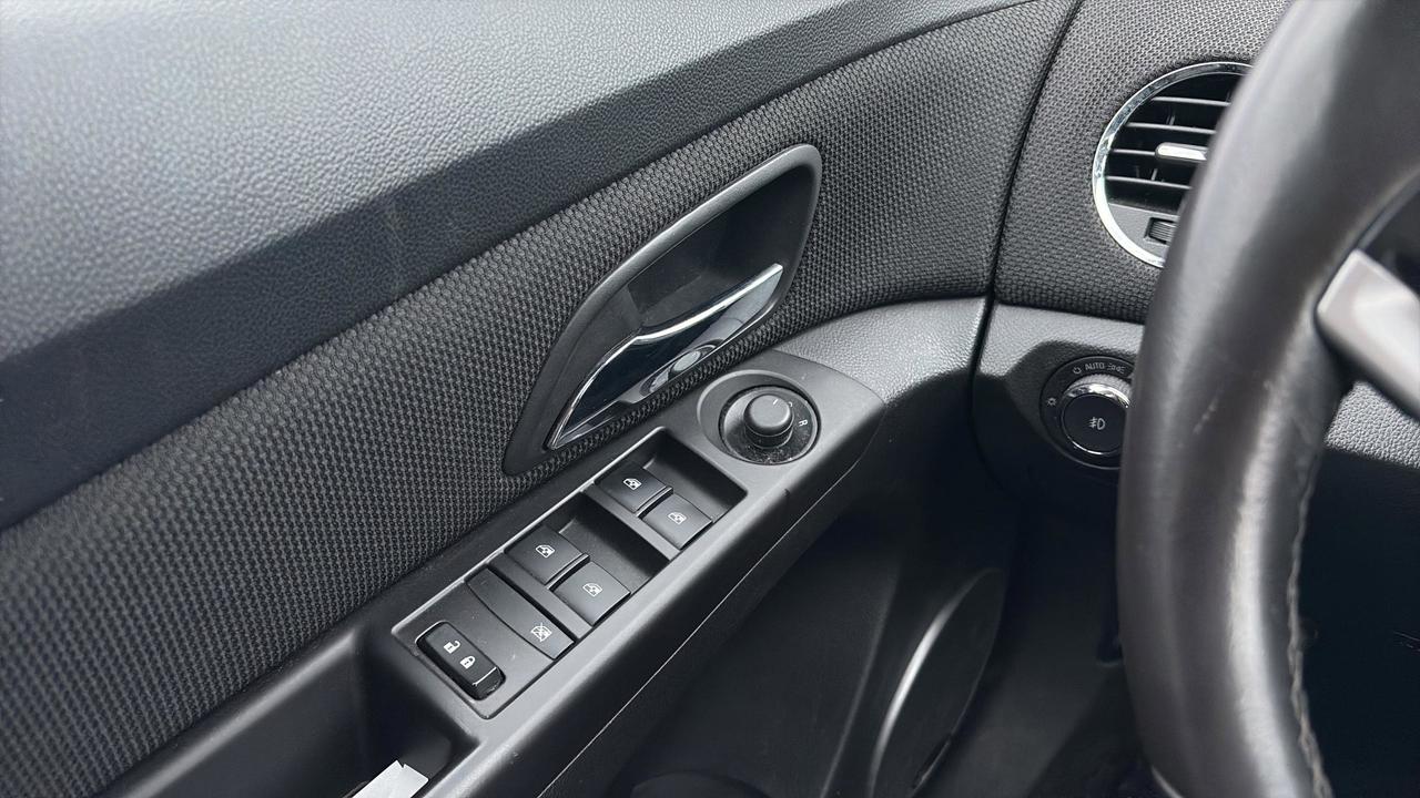 2015 Chevrolet Cruze 4dr Sdn 2lt Photo