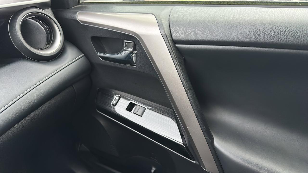 2018 Toyota RAV4 Hybrid  Photo